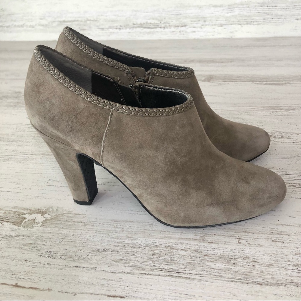 TAHARI Taupe Suede Rosalee Braid Ankle Booties 8 - Picture 5 of 13